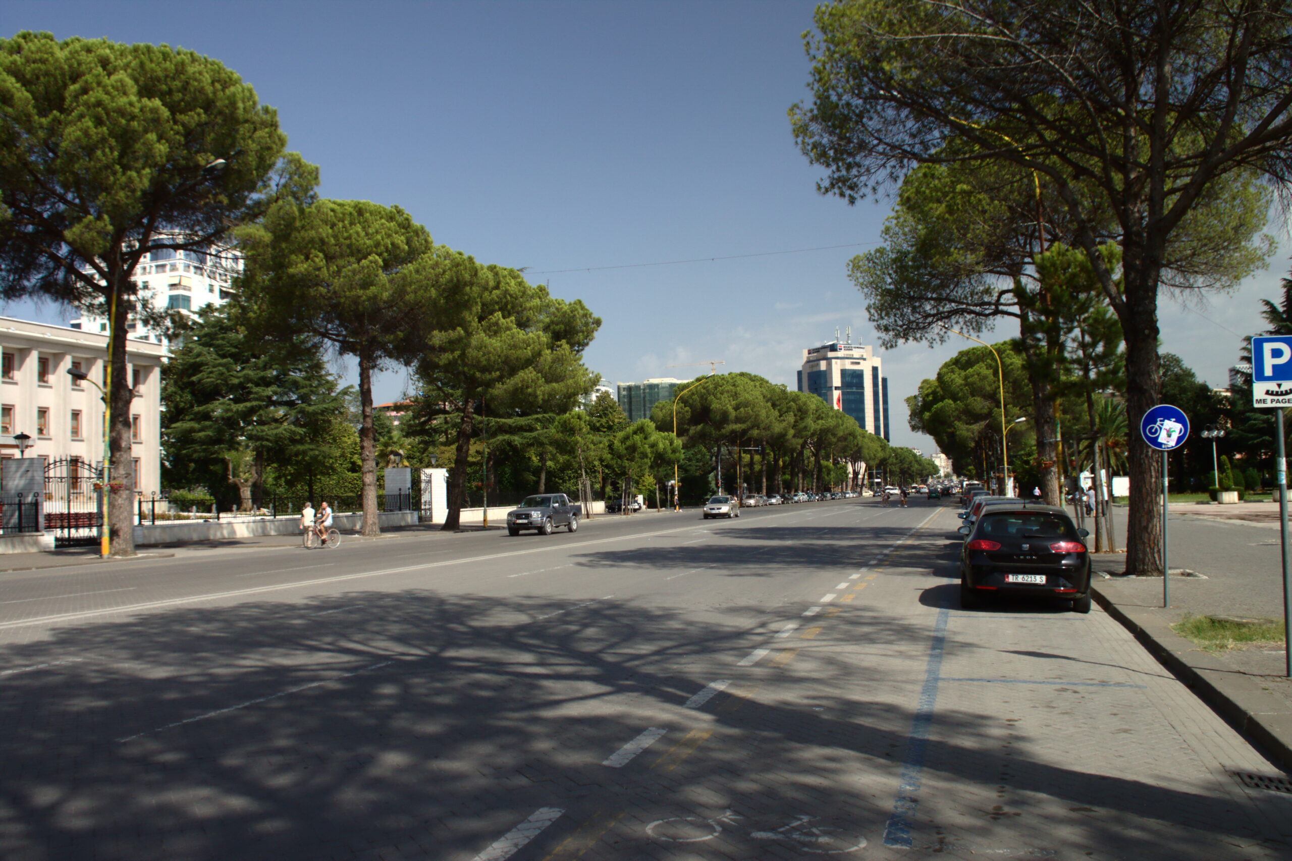 Tirana,_Bulevari_Dëshmot_i_Kombit