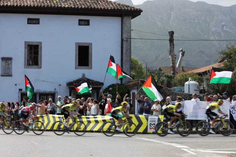 2025-09-05T112612Z_596541159_UP1EL950VRN1P_RTRMADP_3_CYCLING-VUELTA-1758579879