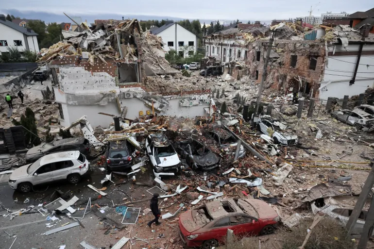 2025-09-28T061521Z_171246863_RC2U0HAPUXFL_RTRMADP_3_UKRAINE-CRISIS-ATTACK-KYIV-1759042142