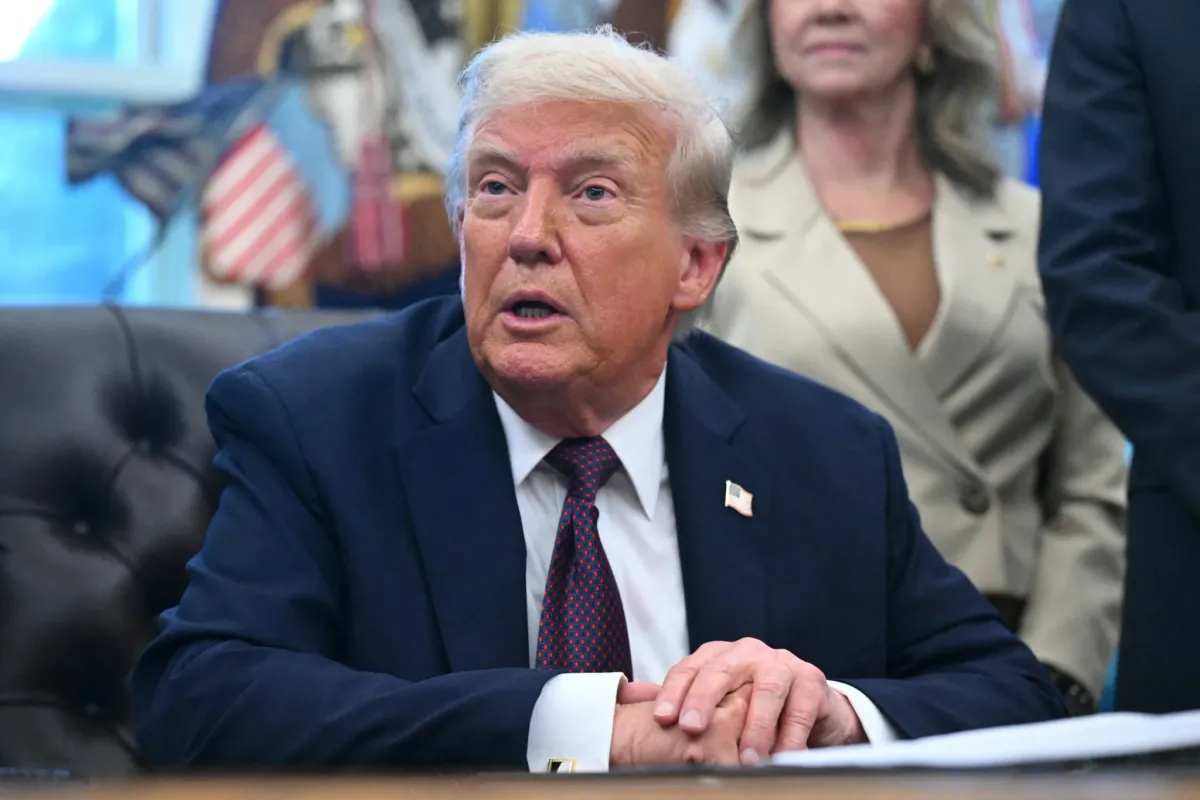 Le-president-americain-Donald-Trump-dans-le-bureau-ovale-de-la-Maison-Blanche-a-Washington-DC-le-15-septembre-2025-2138274