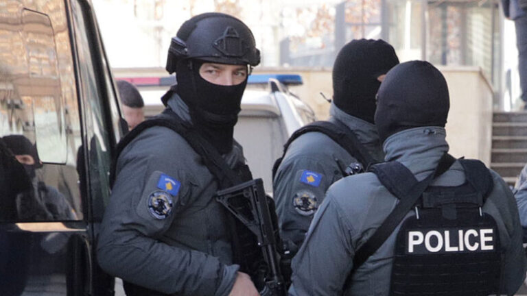 Policia-e-Kosoves-Njesia-Speciale-Operative-NJSO-ROSU-foto-Ridvan-Slivova-780x439-1