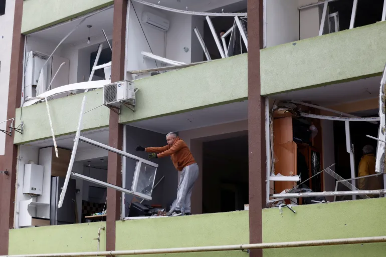 reuters_68d9ac10-1759095824