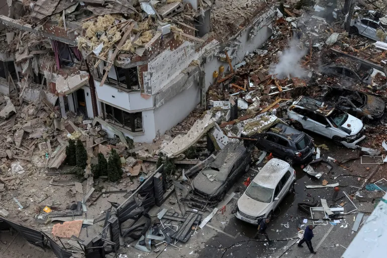2025-09-28T095949Z_1559976006_RC2W0HADFG46_RTRMADP_3_UKRAINE-CRISIS-ATTACK-KYIV-1-1759920540