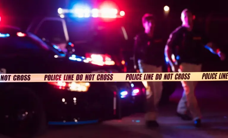 5_Two-police-officers-behind-crime-scene-tape