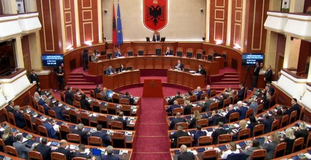 -640-0-1761311072xniko-peleshi-406