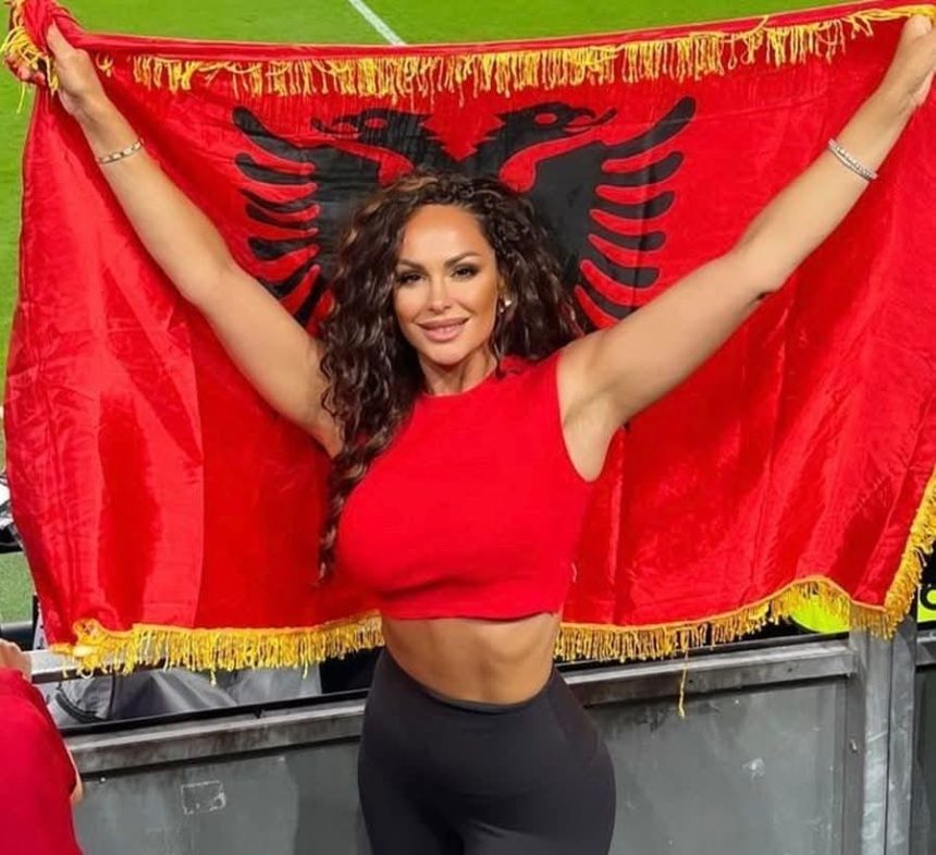 677ae6b9-7772-4c75-b4cd-29dda6f8bc6b-860x785