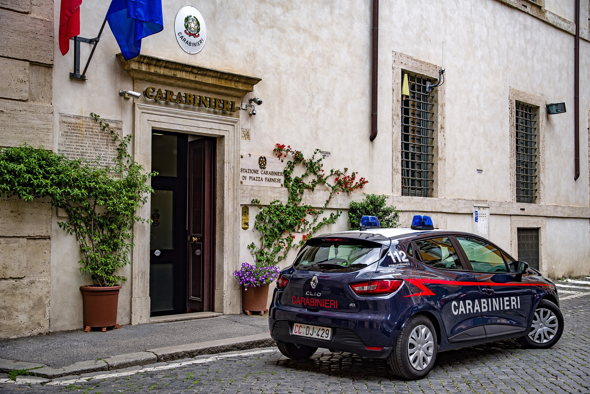 police-g203e41612_1920