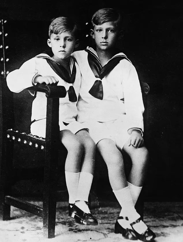 103643691-15264263-image-a-3_1762423786111