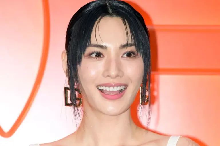 1_Dolce-and-Gabbana-DG-Logo-Bag-Launching-Event-in-Seoul