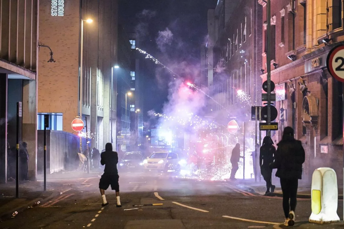 3_PAY-Staniforth-Street-Birmingham-6th-November-2025-Fireworks-explode-in-the-streets-of-Aston-Birming