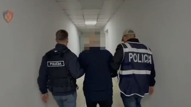 Mjeku imazherist i spitalit të Fierit arrestohet për marrje ryshfeti nga pacientët