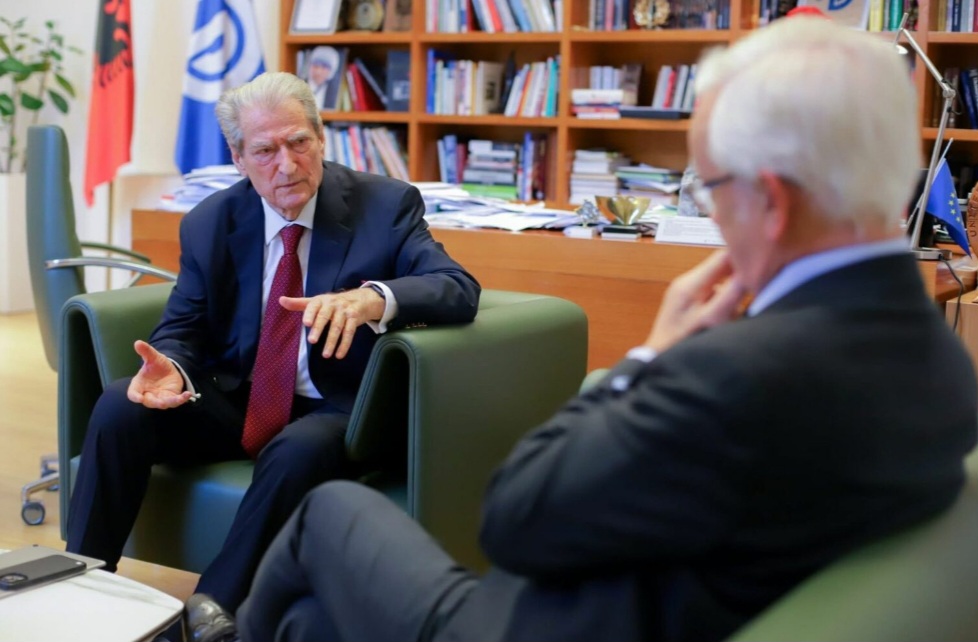 Screenshot_20251115_191603_Facebook