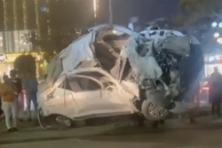 pune-bengaluru-crash-111425-3-31a08f45abb24c9c800ba194872f24b5