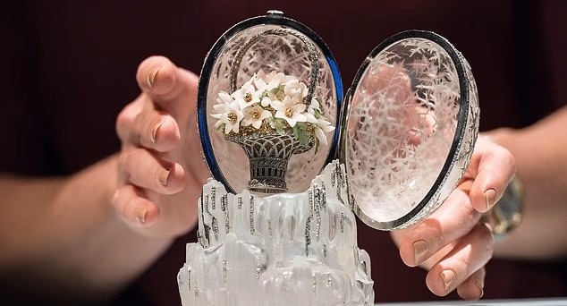 104335567-15335413-image-a-14_1764593676535