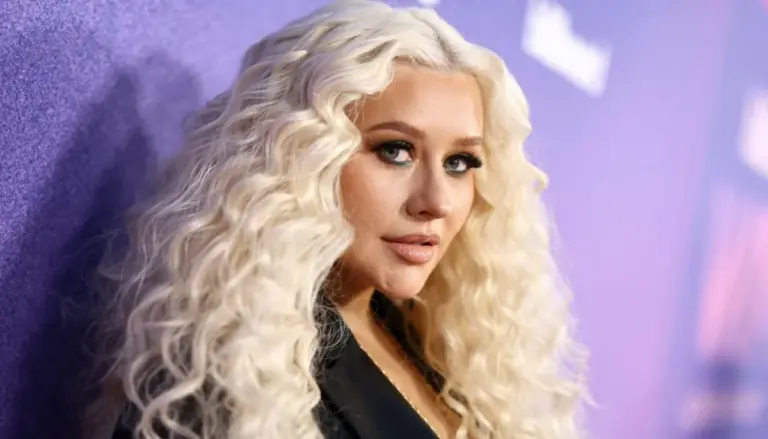 1384244_1716911_christina-aguilera-(1)_updates