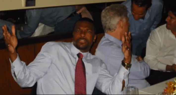 1385576_8116000_chris1_updates