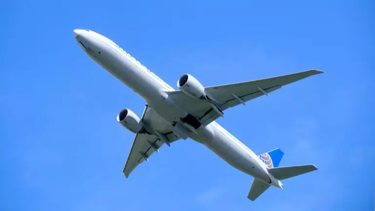 3_PROD-Plane-Takeoff-From-Brussels-Airport