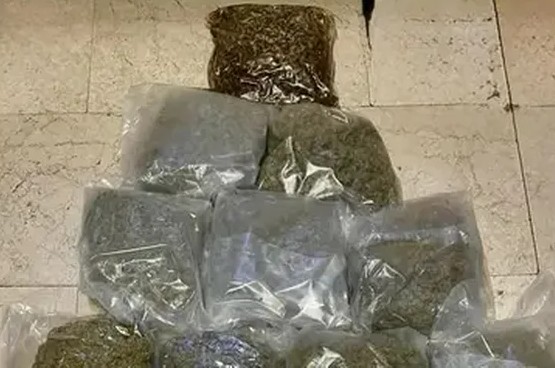 -900-0-1765362856xmamma-e-papa-trafficanti-in-auto-bimba-e-marijuana-576