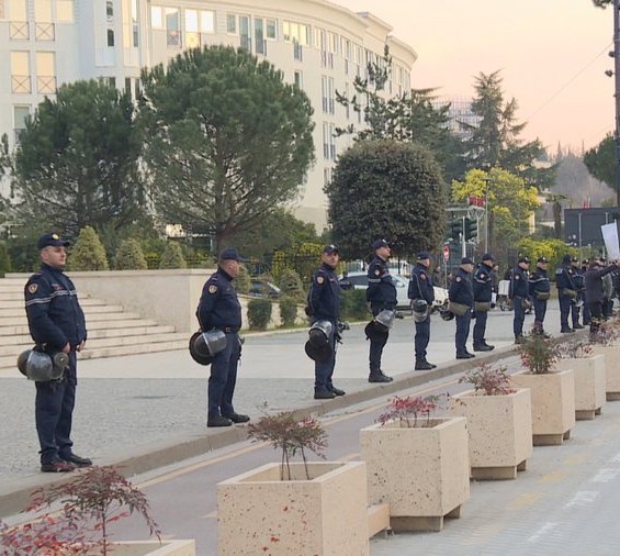 -900-0-1766416837x22-dhjetor-ditari-ora-1600-cl-frame-24463-349