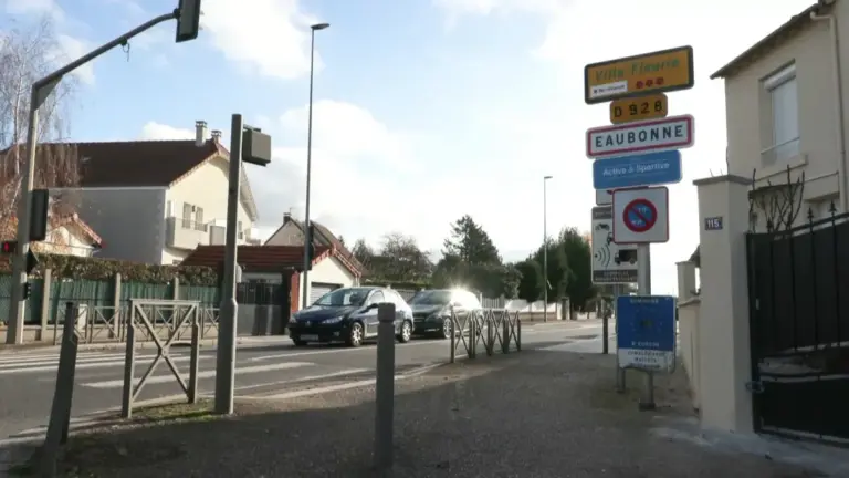 Le-panneau-d-entree-de-la-ville-d-Eaubonne-Val-d-Oise-le-3-decembre-2025-2194390