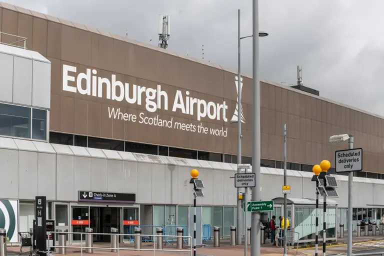 entrance-main-terminal-building-edinburgh-960083487