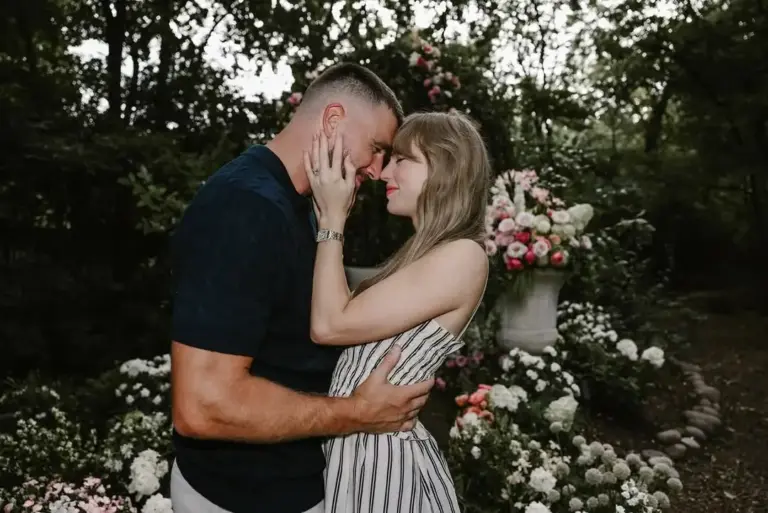 taylor-swift-travis-kelce-engagement-110107878