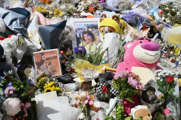 tribute-bondi-beach-mass-shooting-1046463853