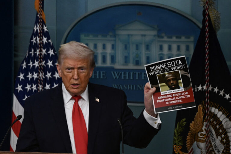 1810993-donald-trump-lors-d-une-conference-de-presse-donnee-a-la-maison-blanche-ce-mardi-20-janvier-2026