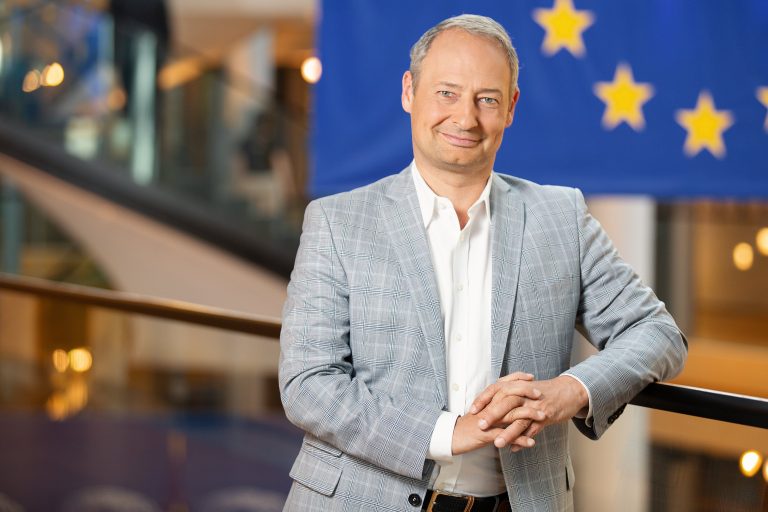 IMG_0001-min-1-768x512