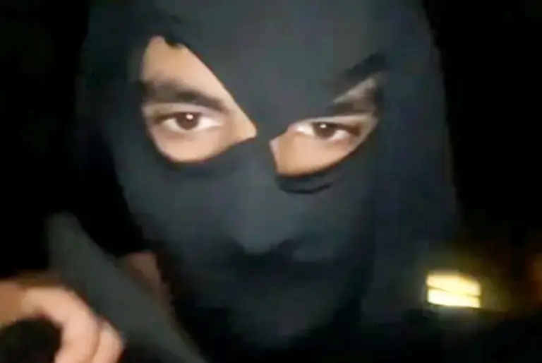 dopey-burglar-hamza-ghafoor-filmed-1051479504