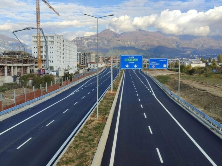 unaza madhe tiranes akoma pnuime dorezimi